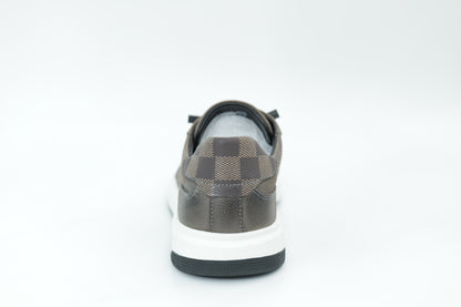 Casual sneakers