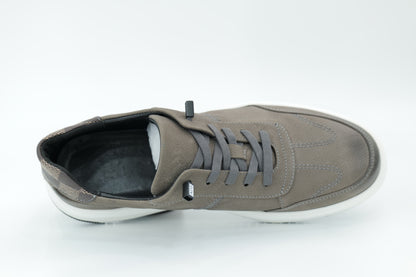 Casual sneakers