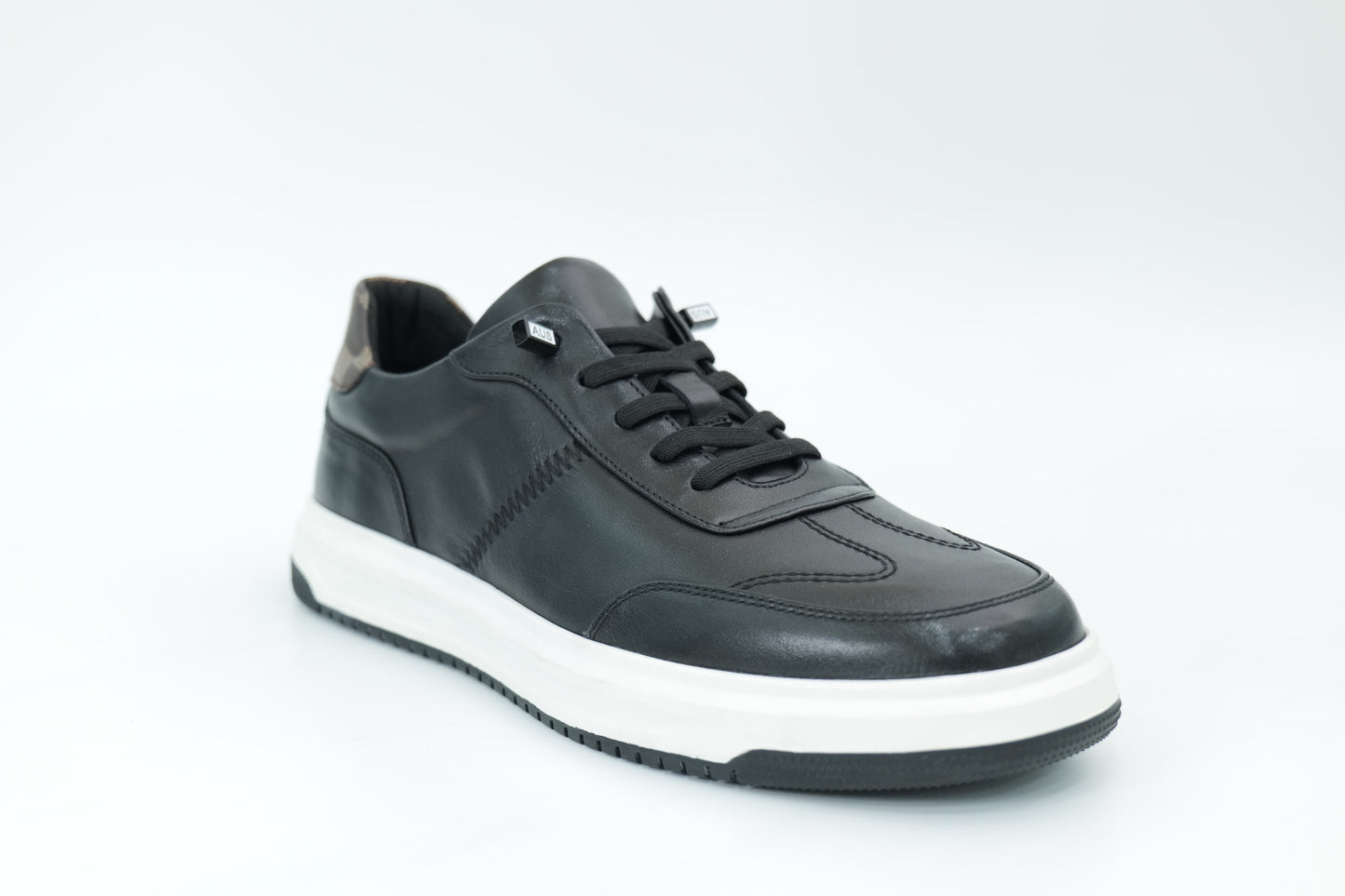 Casual sneakers