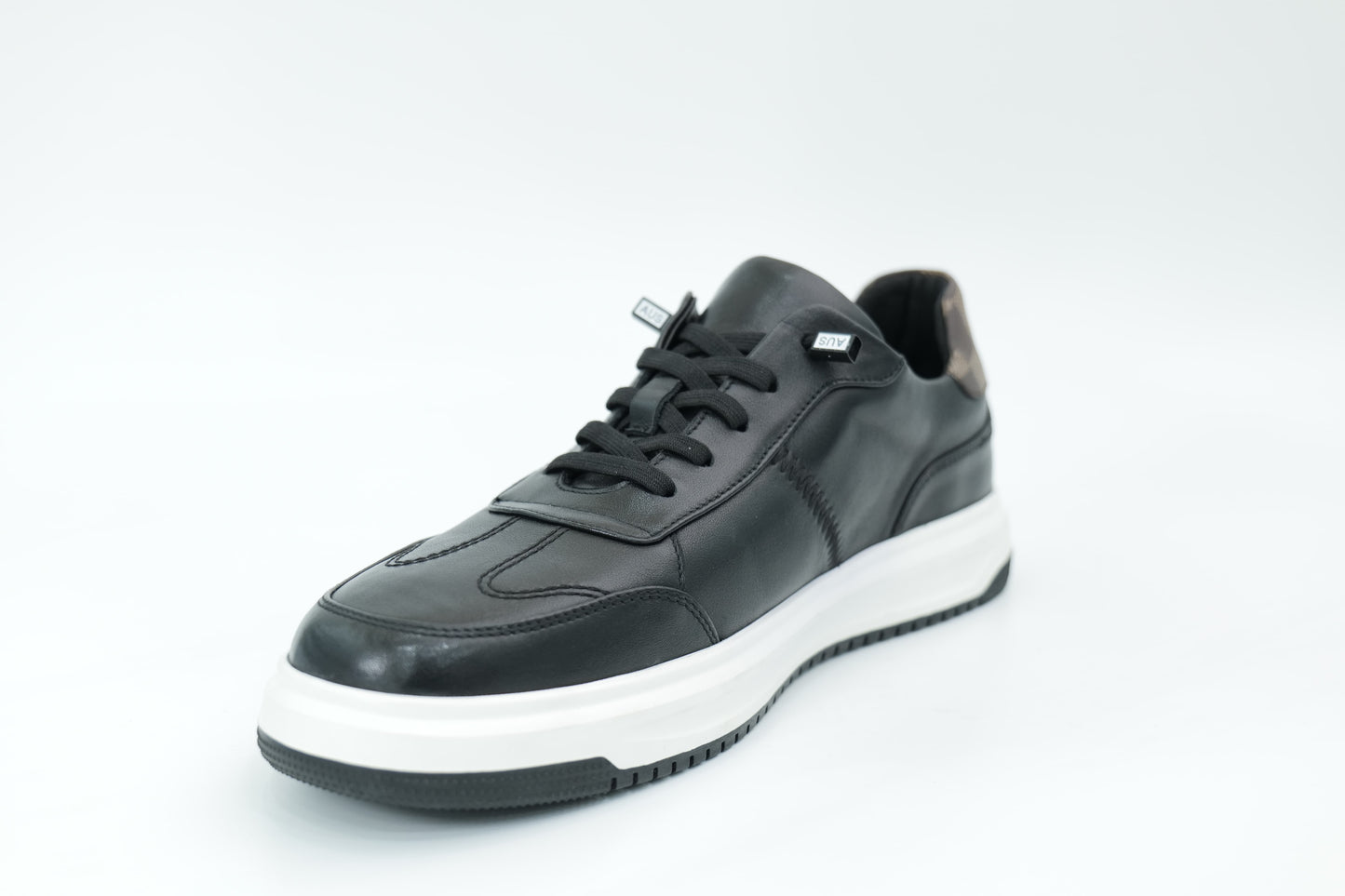 Casual sneakers