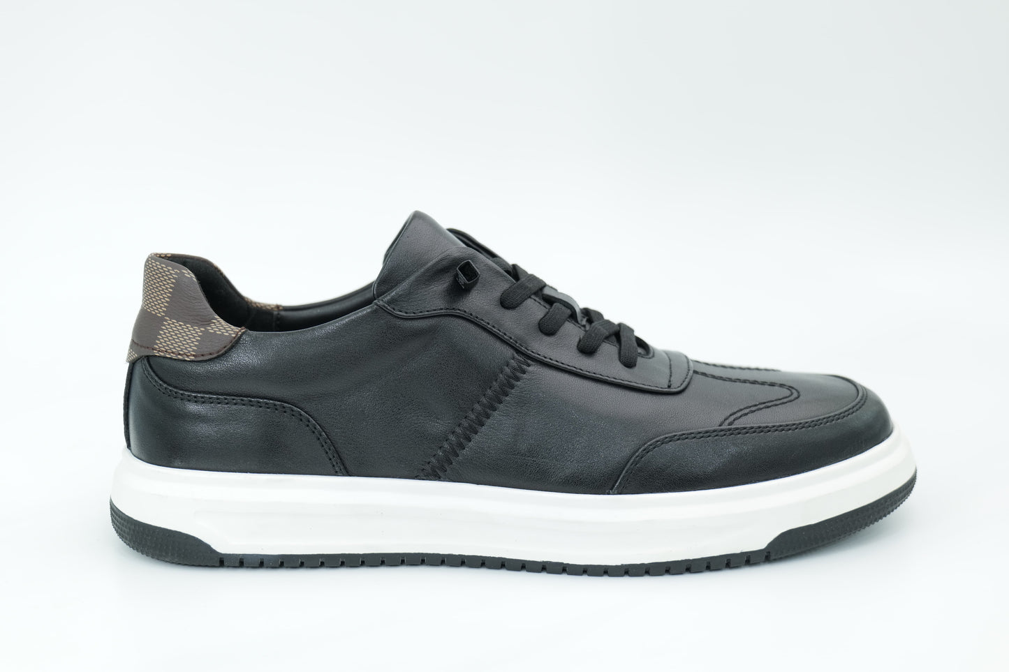Casual sneakers