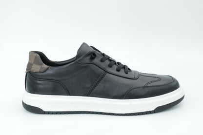 Casual sneakers