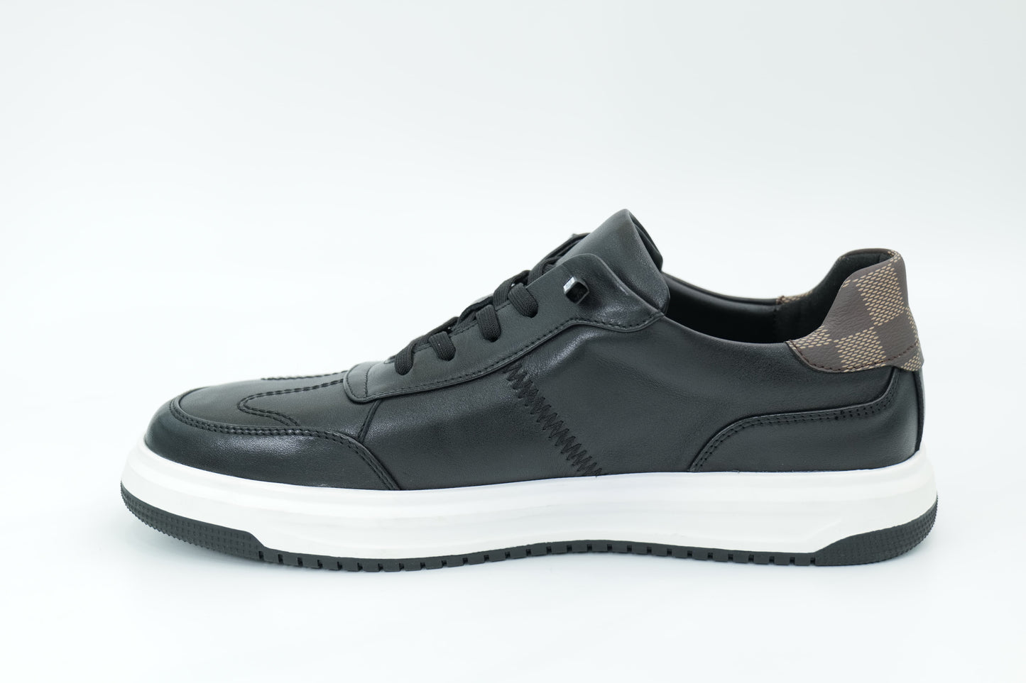 Casual sneakers