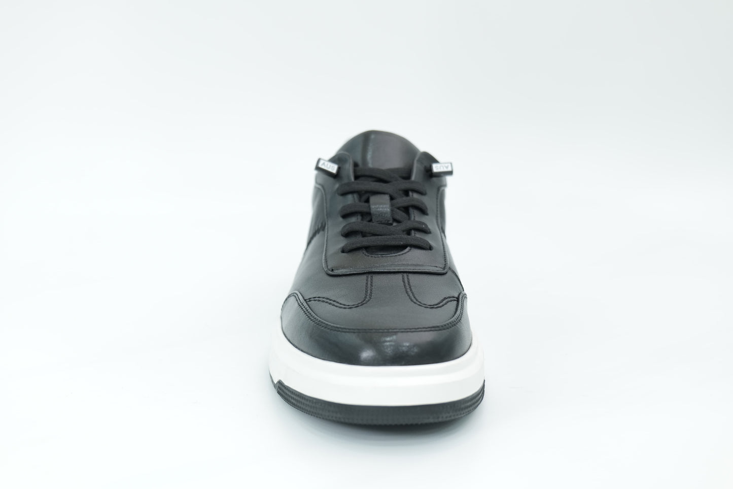 Casual sneakers