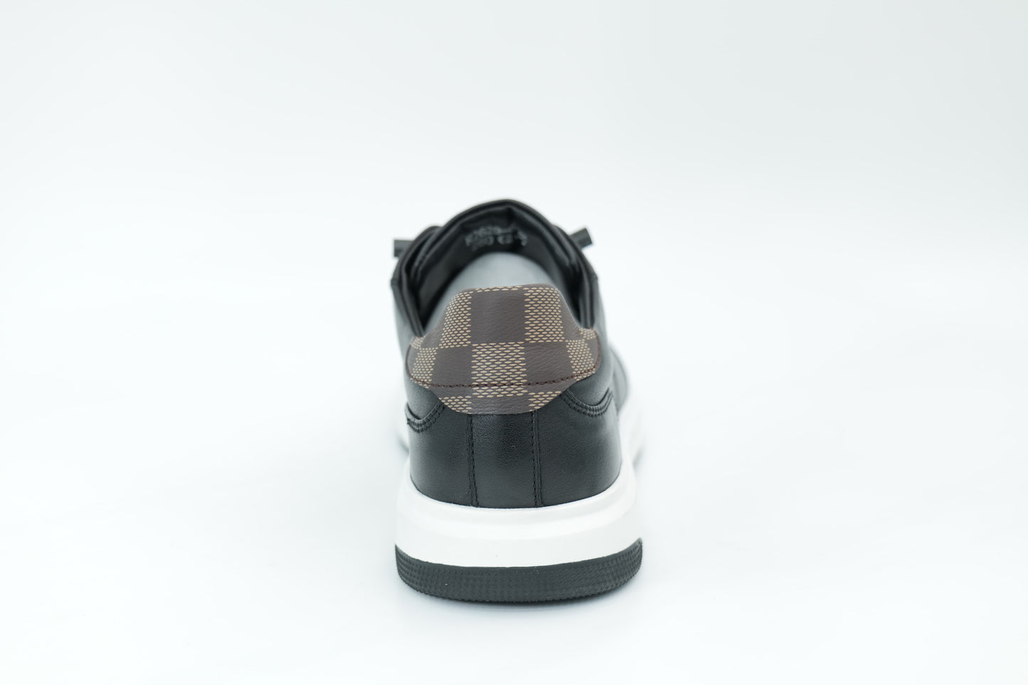 Casual sneakers