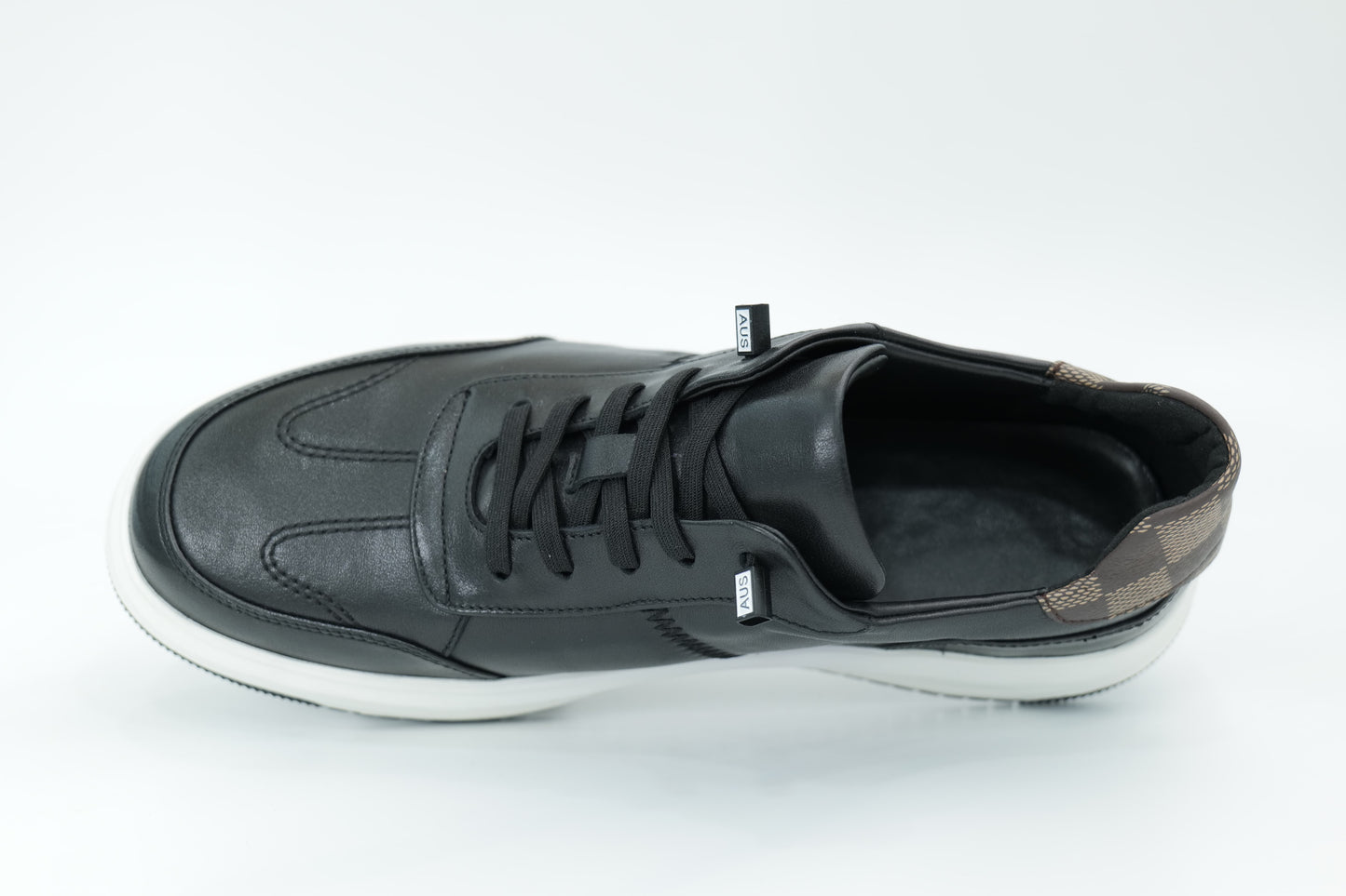 Casual sneakers