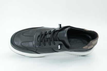 Casual sneakers