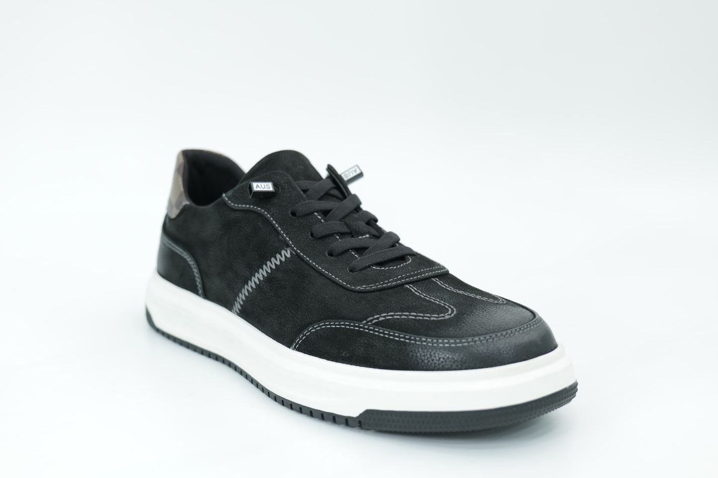 Casual sneakers