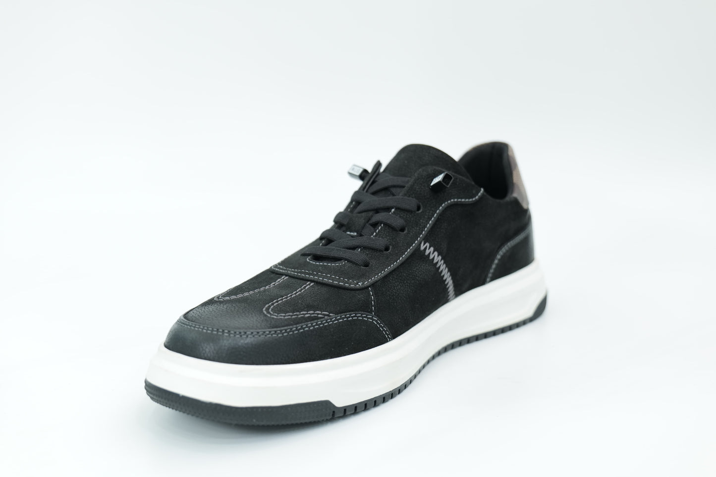Casual sneakers