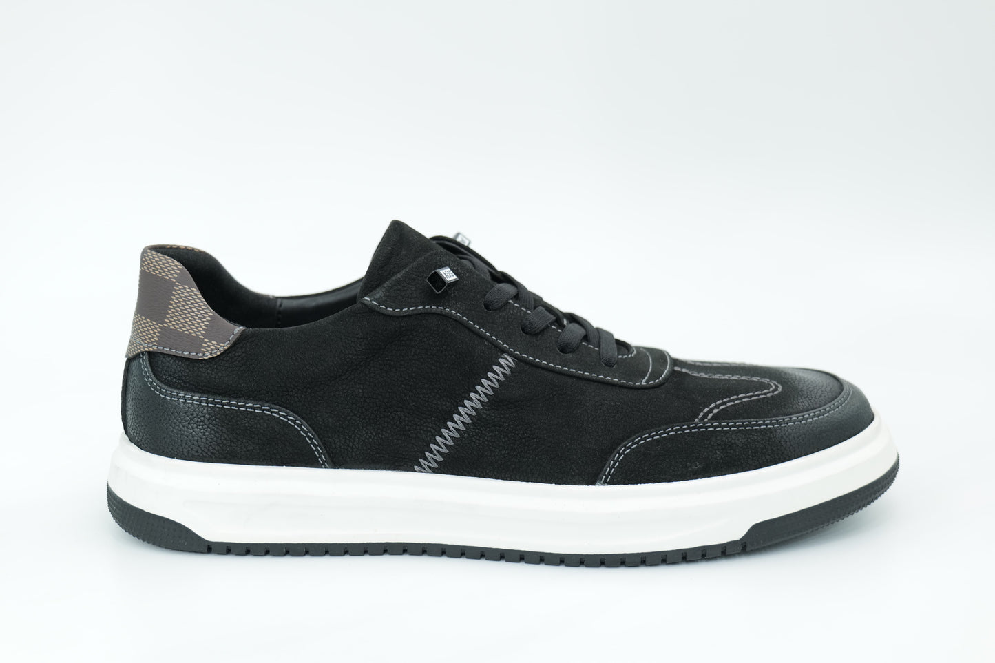 Casual sneakers