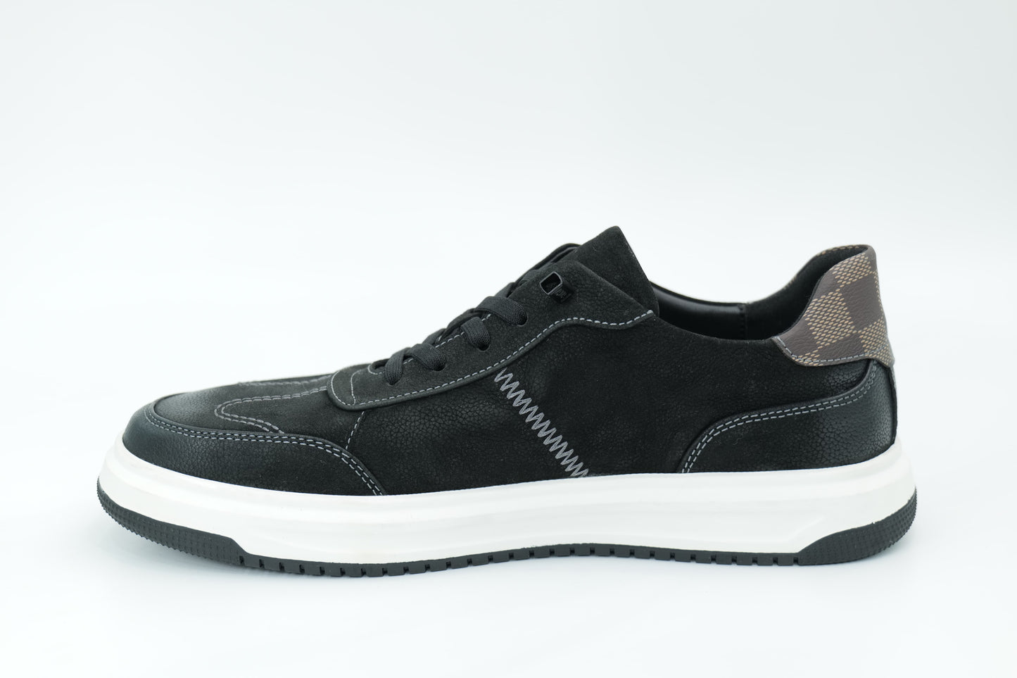 Casual sneakers