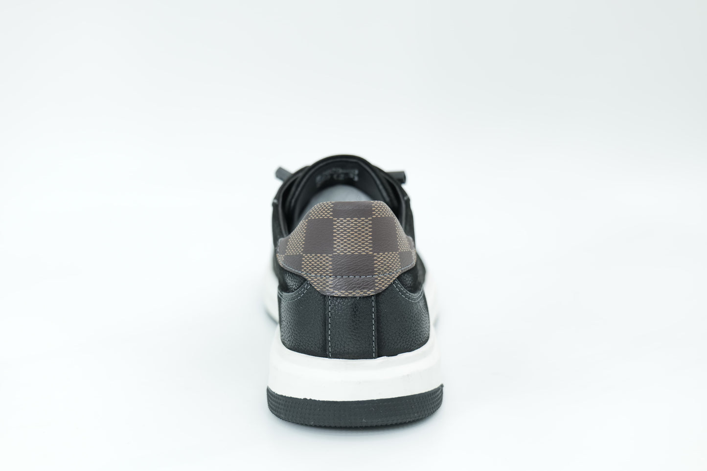 Casual sneakers
