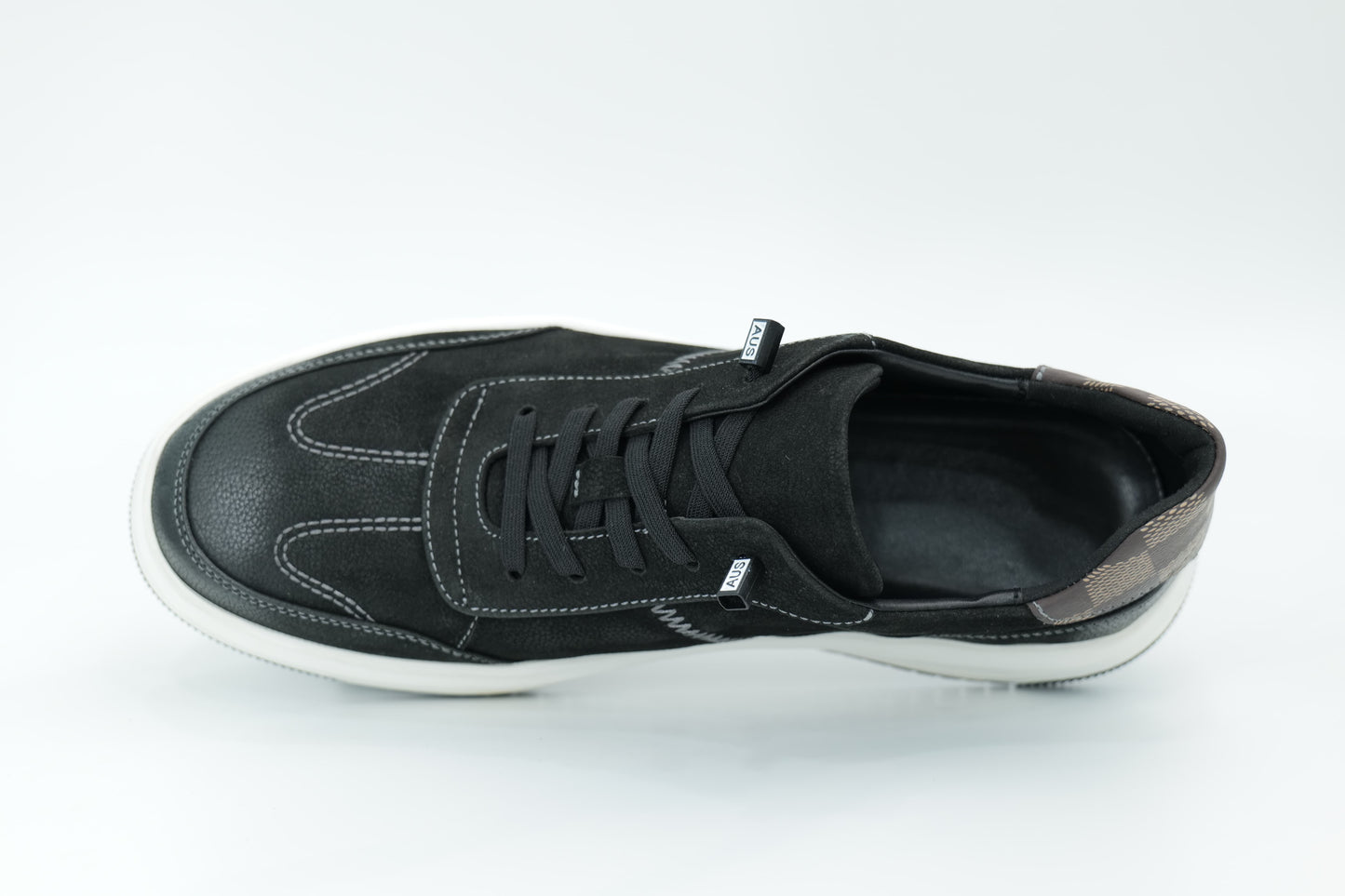 Casual sneakers