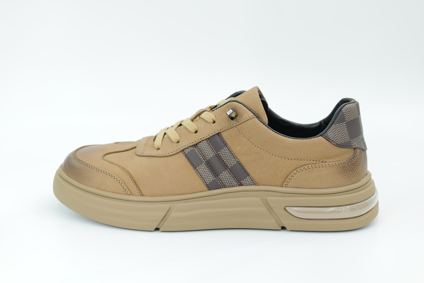 Casual sneakers