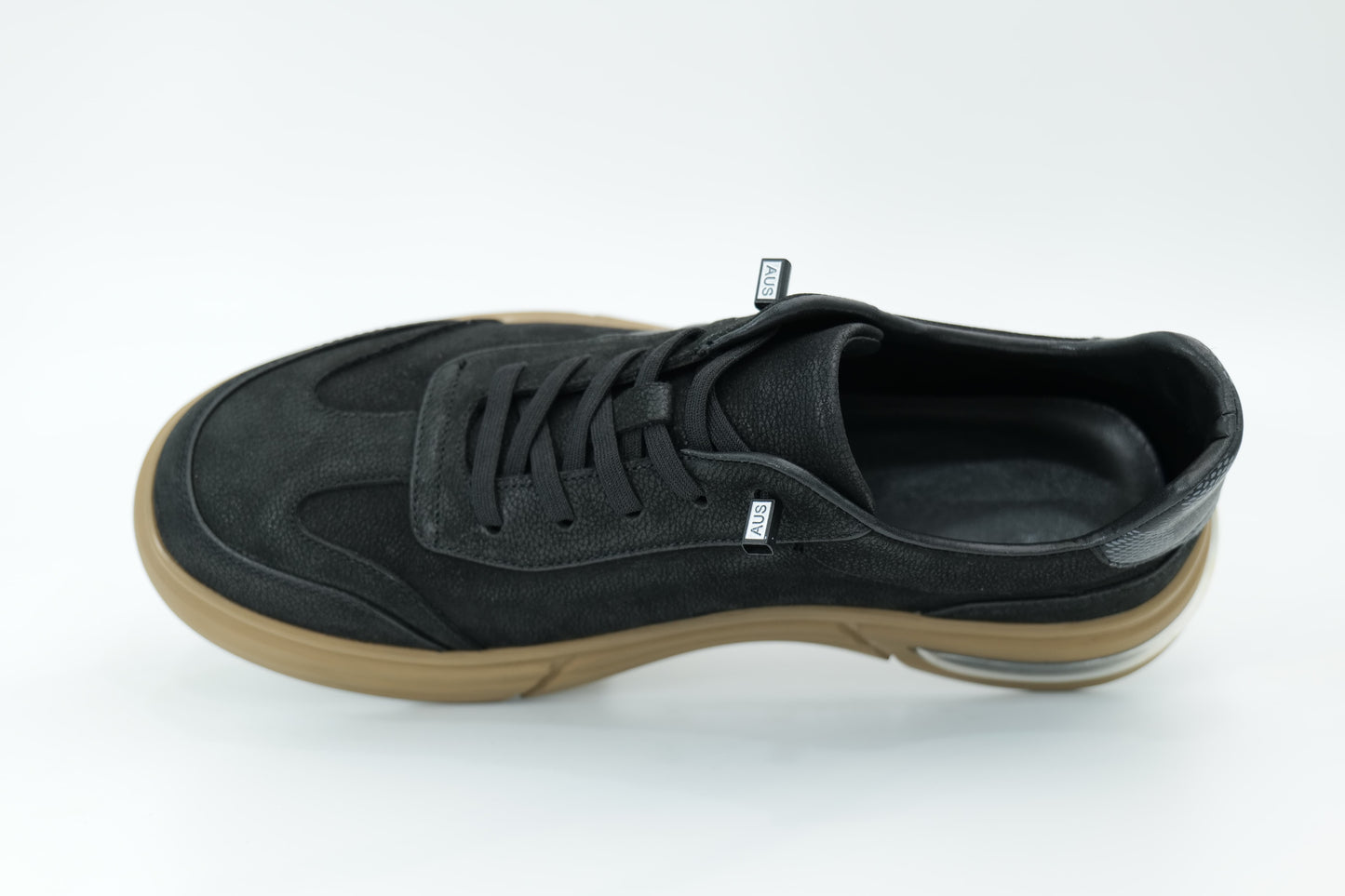 Casual sneakers
