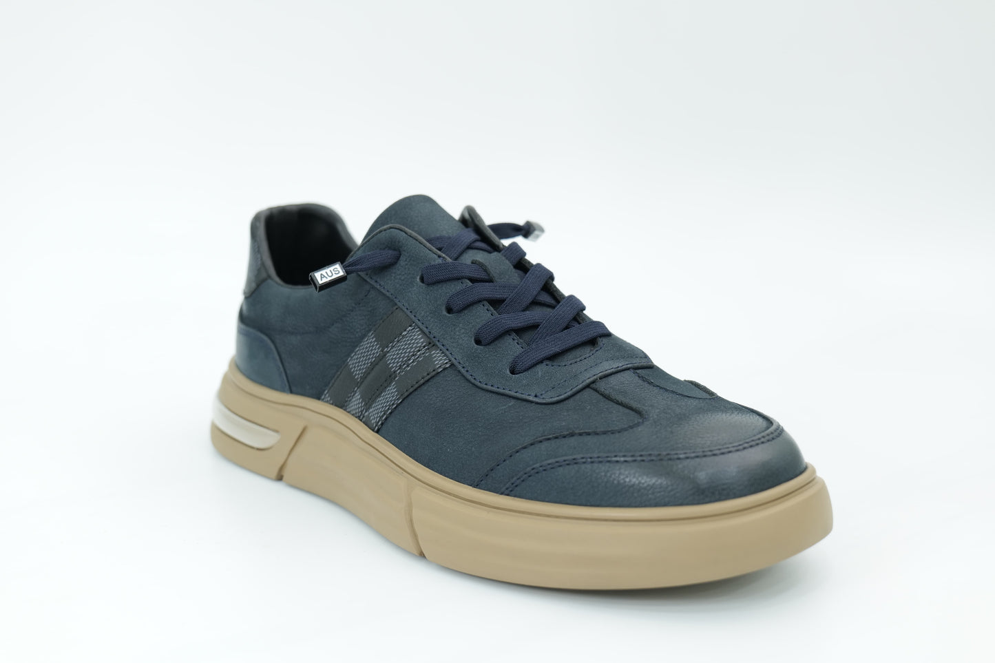 Casual sneakers