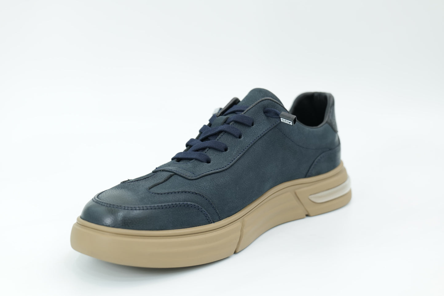Casual sneakers
