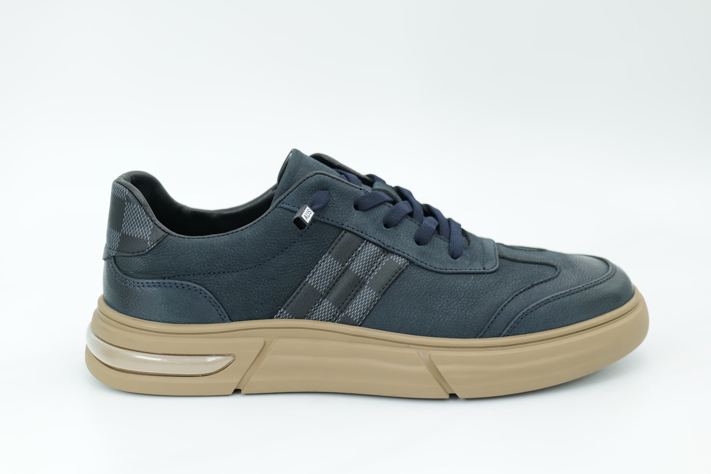 Casual sneakers