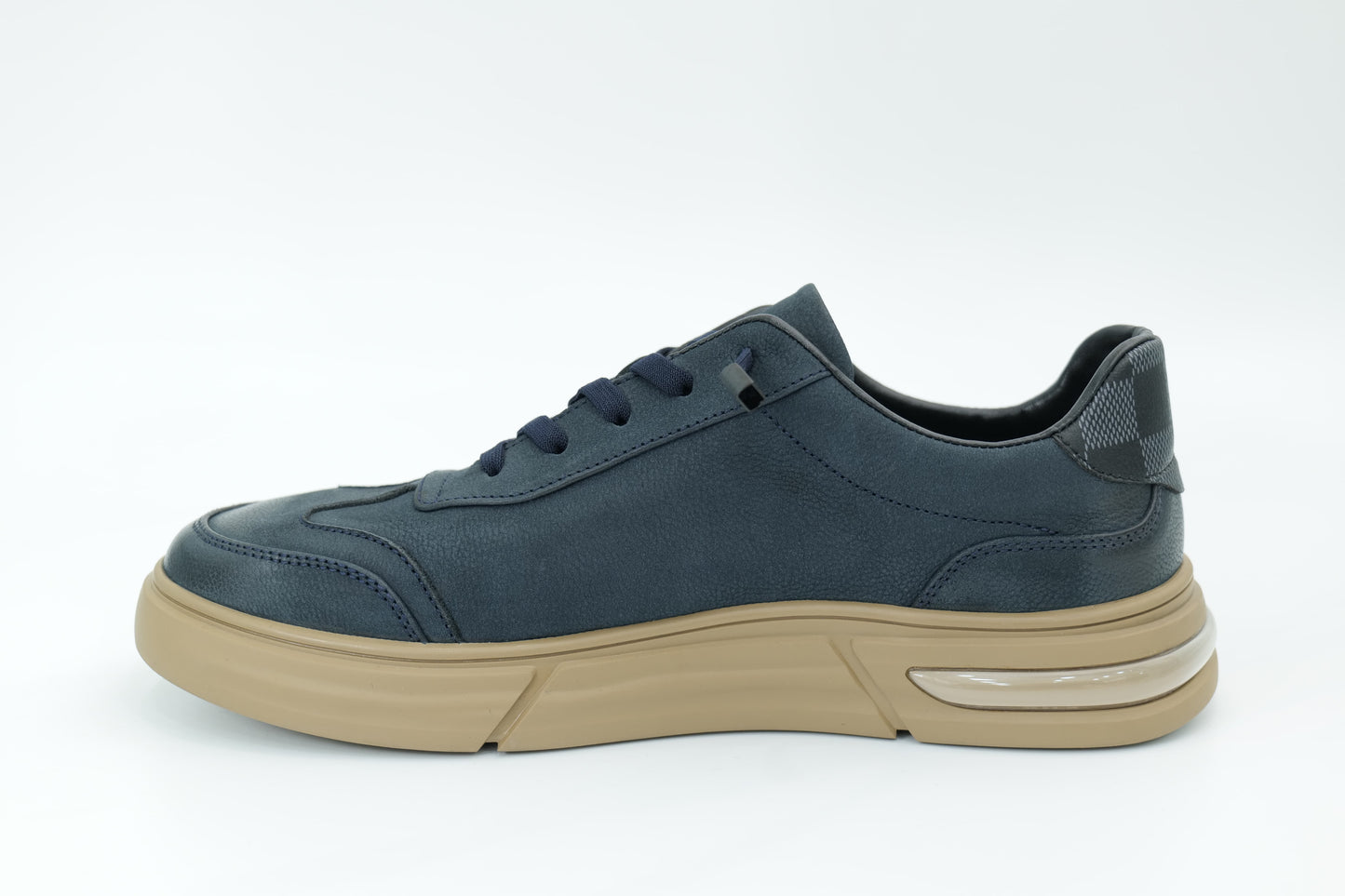 Casual sneakers