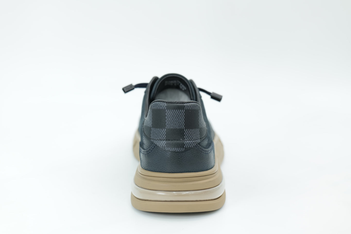 Casual sneakers