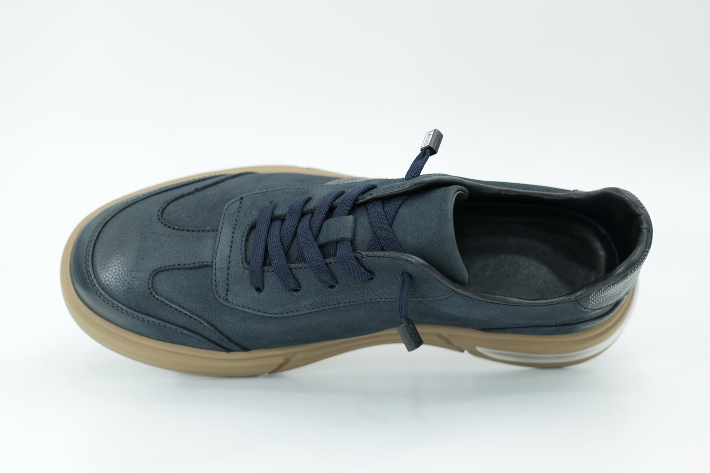 Casual sneakers