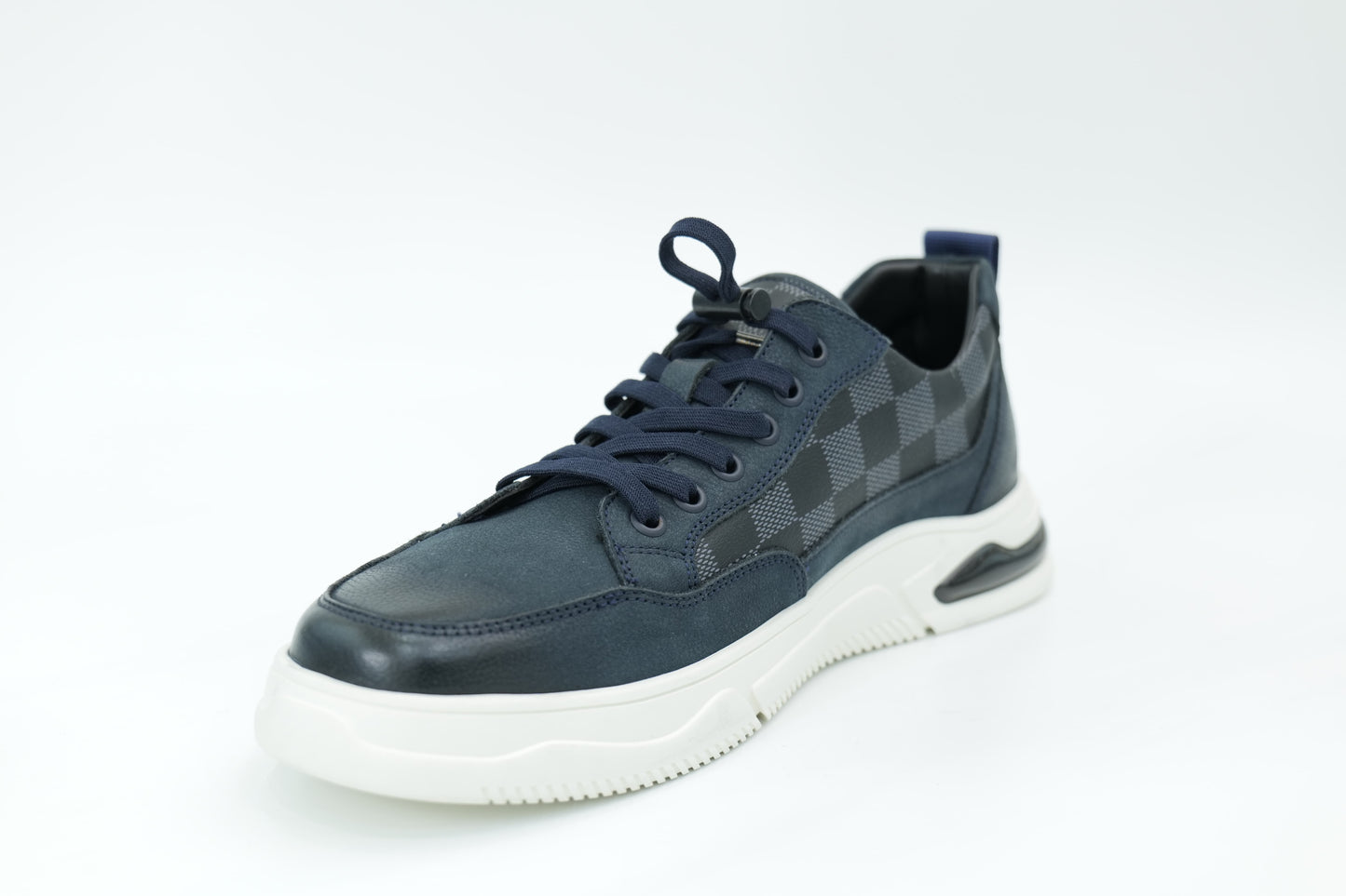 Casual sneakers