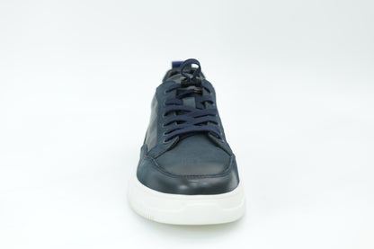 Casual sneakers