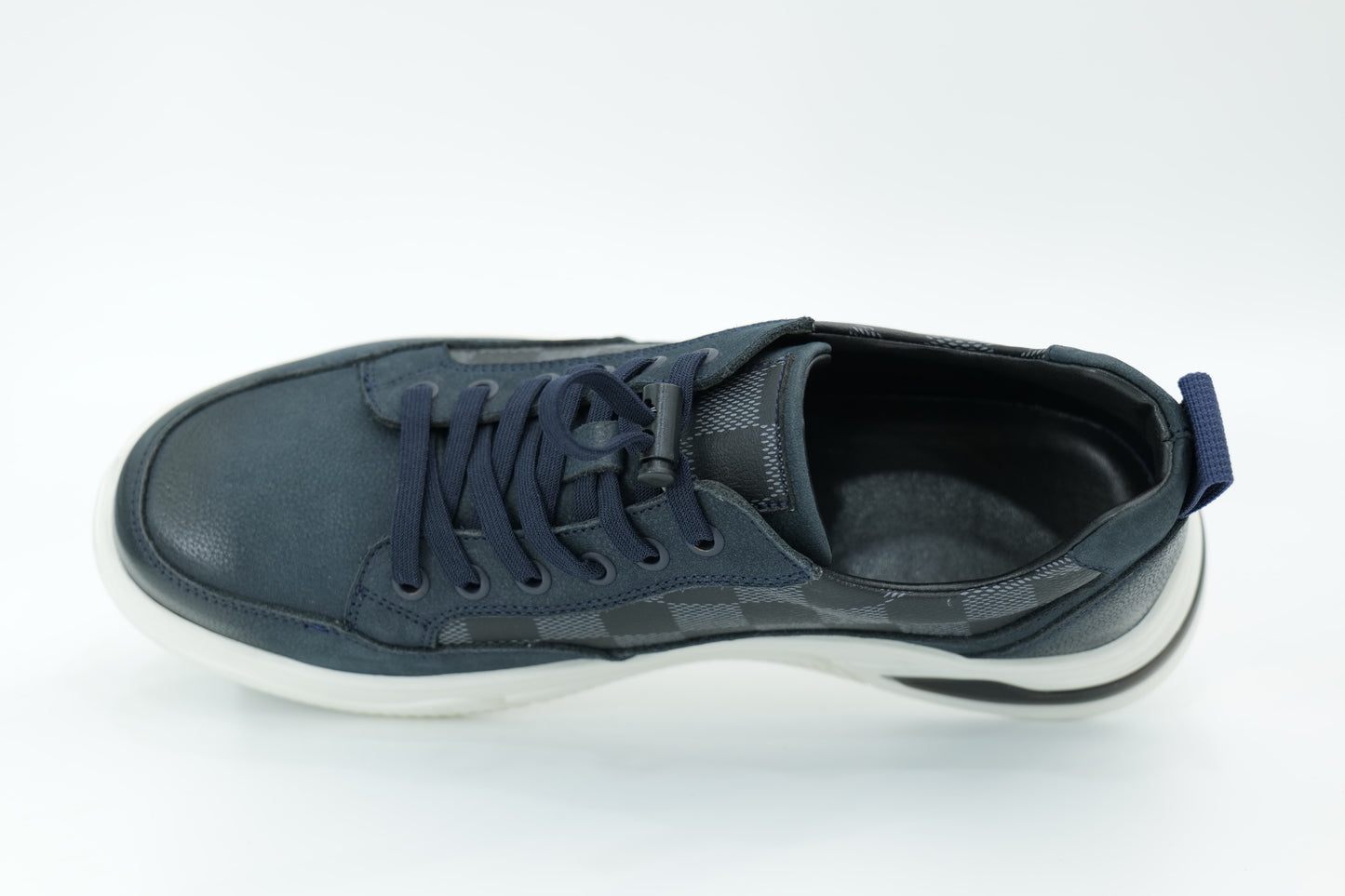 Casual sneakers