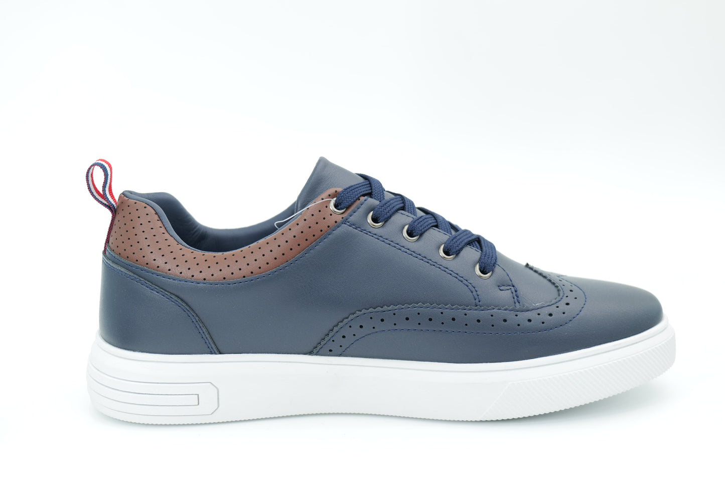 Casual sneakers