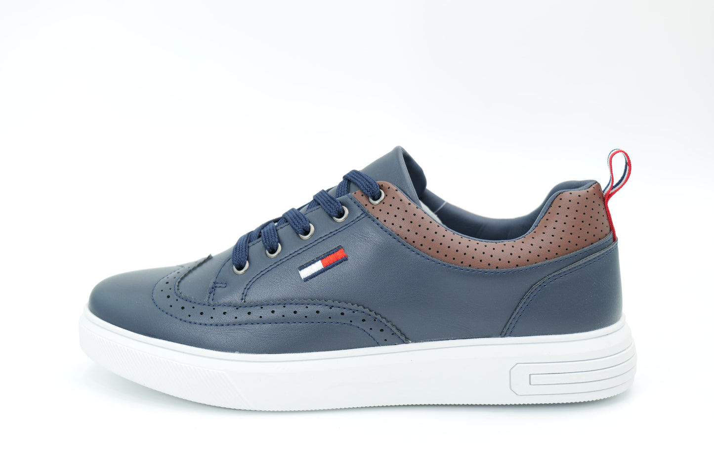 Casual sneakers