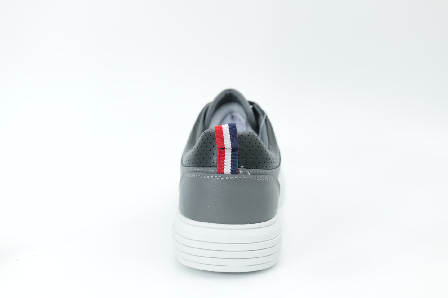 Casual sneakers