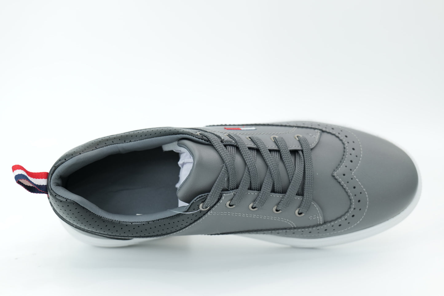Casual sneakers