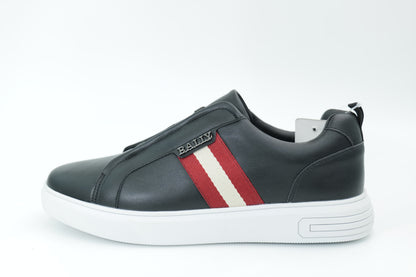 Casual sneakers