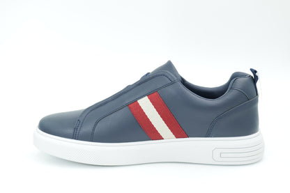 Casual sneakers
