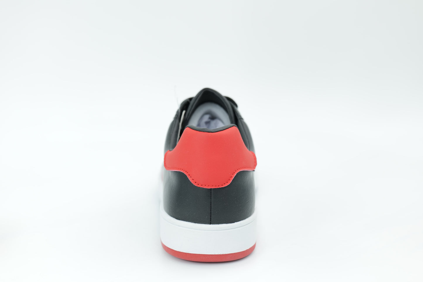 Casual sneakers