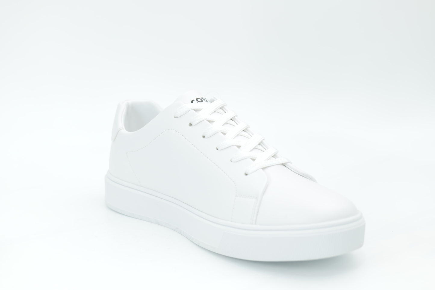 Casual sneakers