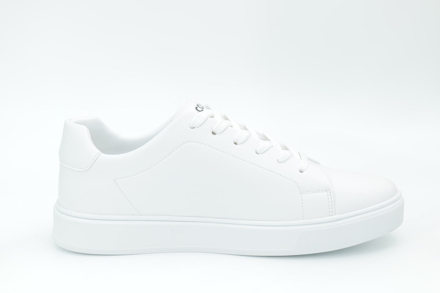 Casual sneakers