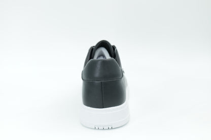 Casual sneakers