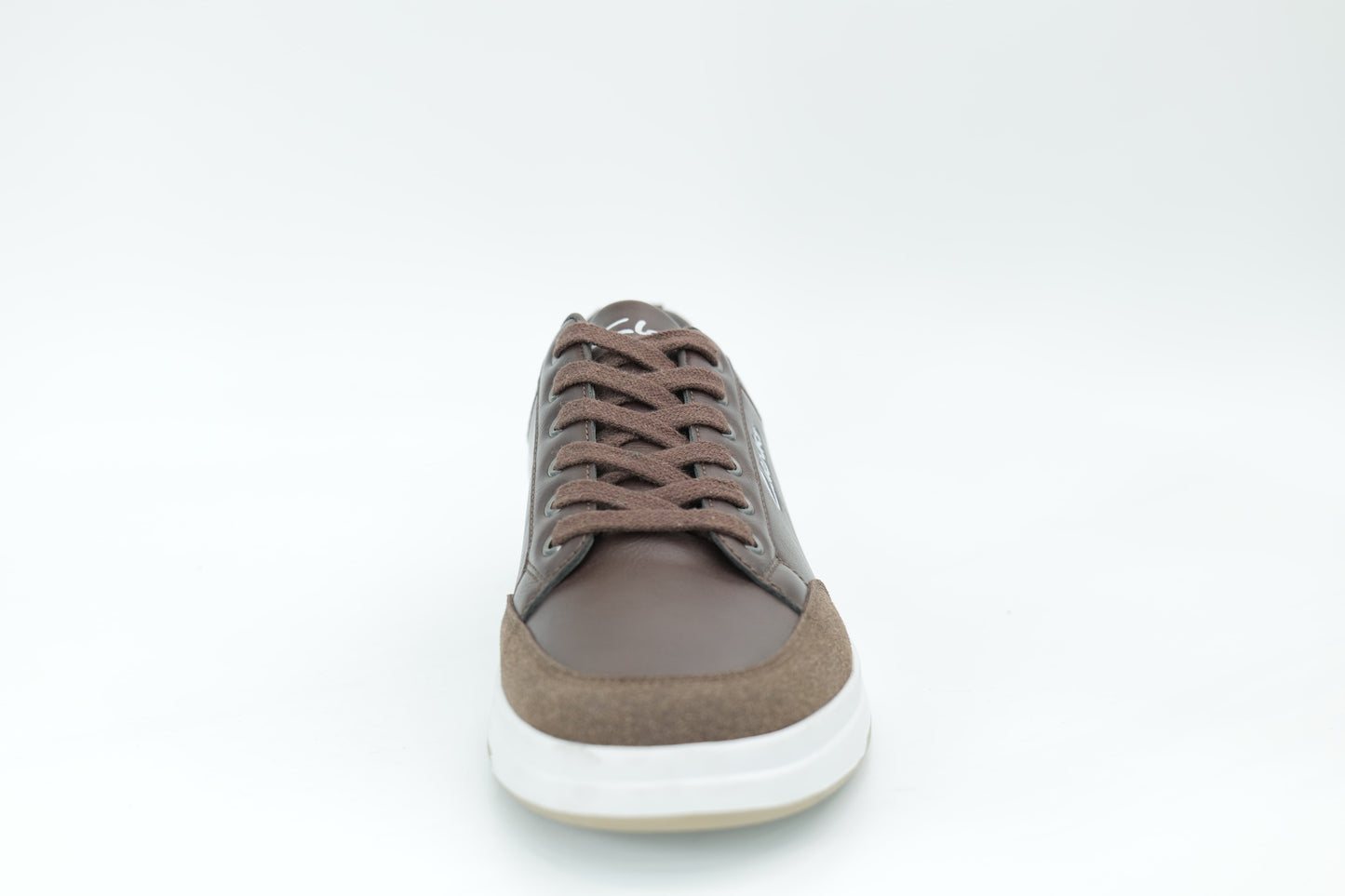 Casual sneakers