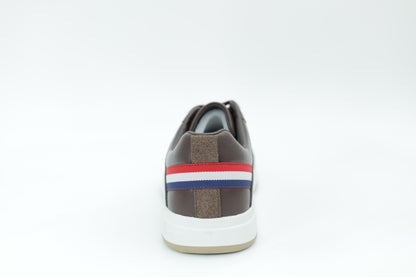 Casual sneakers