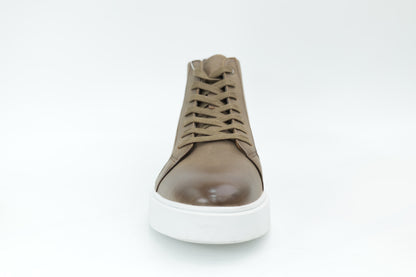 Casual sneakers
