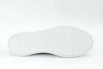 Casual sneakers