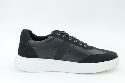 Casual sneakers
