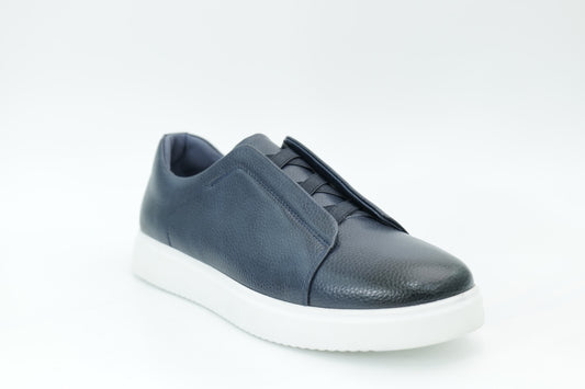 Casual sneakers