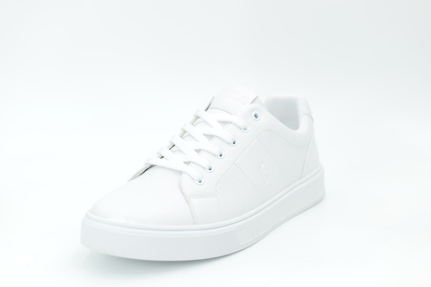 Casual sneakers