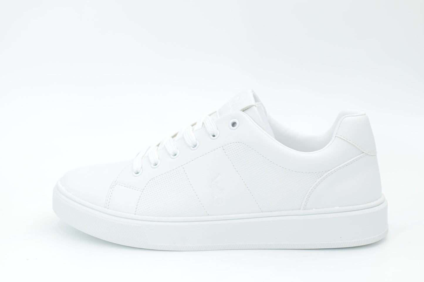 Casual sneakers