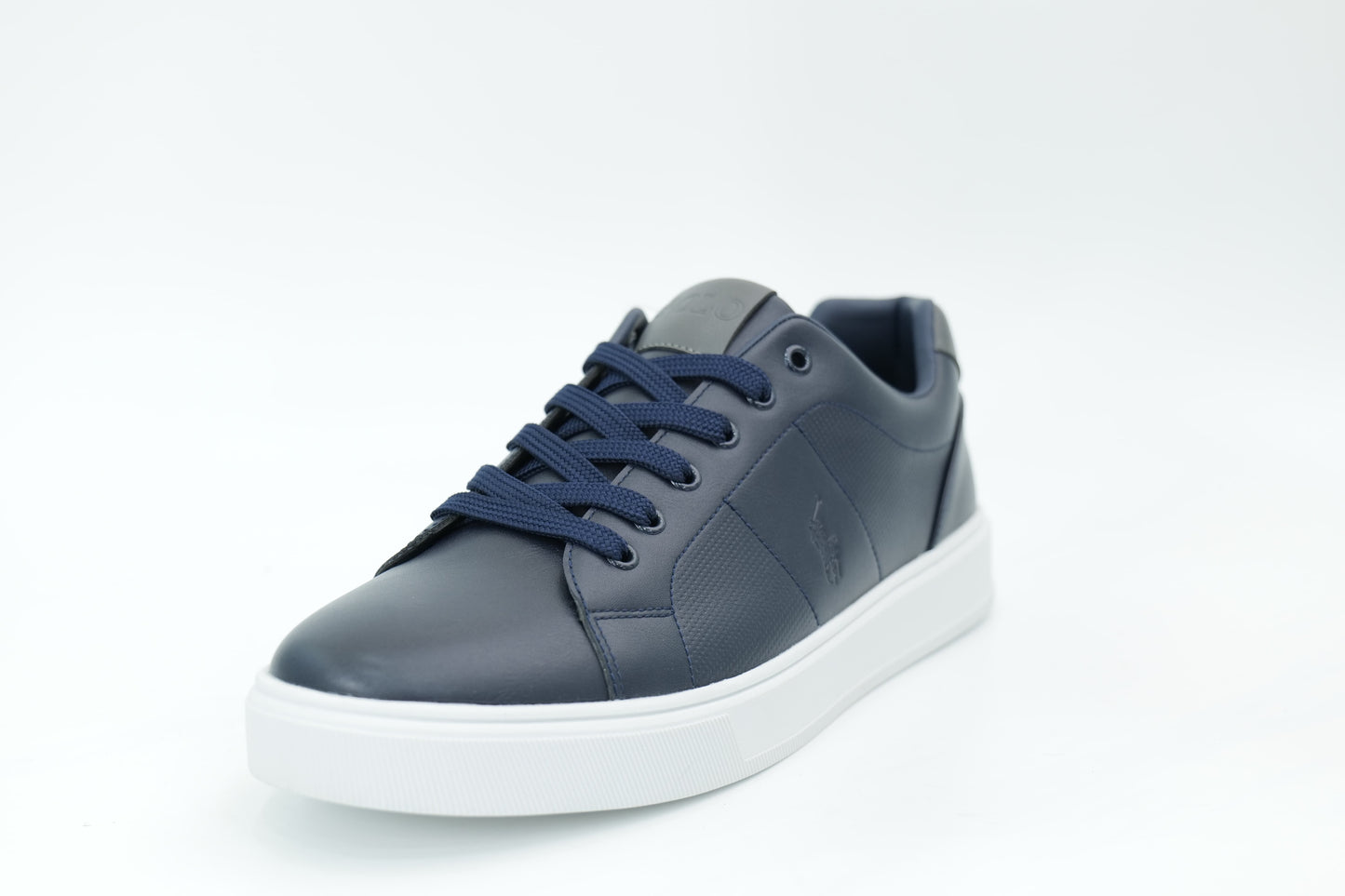 Casual sneakers