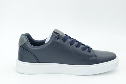 Casual sneakers
