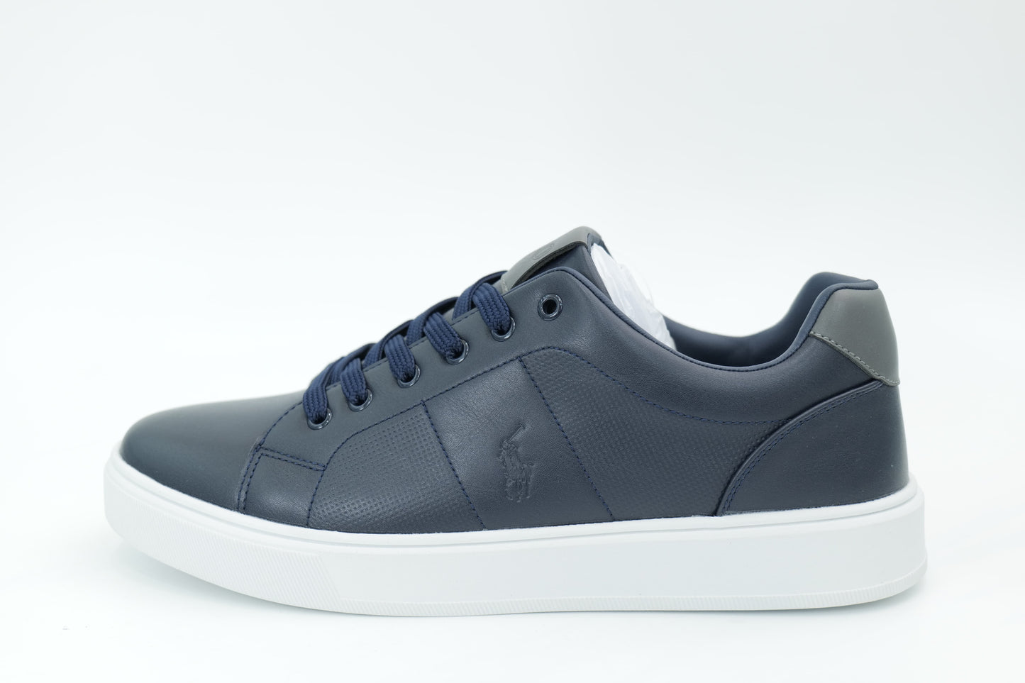 Casual sneakers