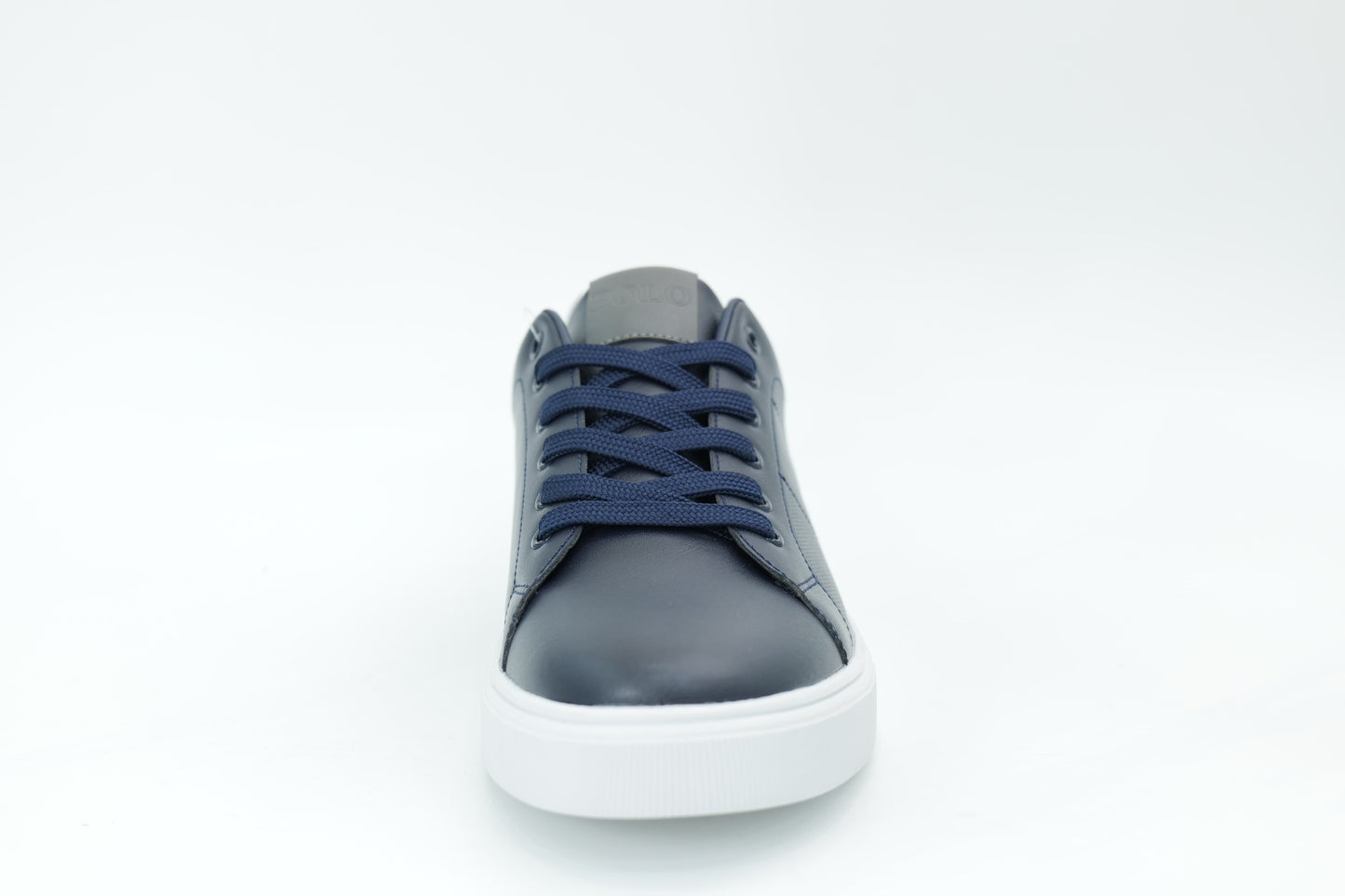 Casual sneakers